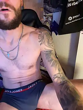 Snapshot of Mexxwell69 chatting on December 16, 2025, 1:21 am Mexxwell69 online show from December 16, 2025, 1:21 am