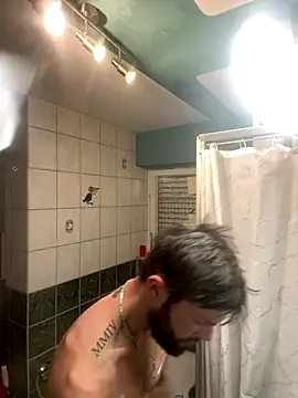 Snapshot of Mexxwell69 chatting on December 17, 2025, 11:32 pm Mexxwell69 online show from December 17, 2025, 11:32 pm