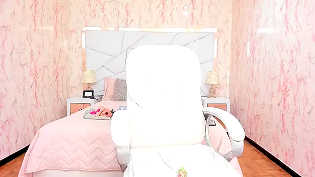 Emily Whinfre online show from September 13, 2025, 4:56 am