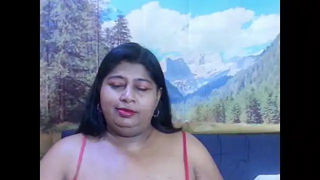 Snapshot of indianhoney694u chatting on February 3, 2026, 6:33 am indianhoney694u online show from February 3, 2026, 6:33 am