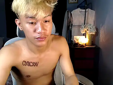 Snapshot of naughtyboyloy_0 chatting on December 17, 2025, 7:24 am naughtyboyloy 0 online show from December 17, 2025, 7:24 am