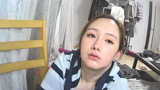 YUIKOxx online show from July 15, 2026, 8:49 pm