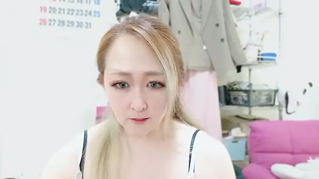 YUIKOxx online show from October 17, 2025, 5:44 am
