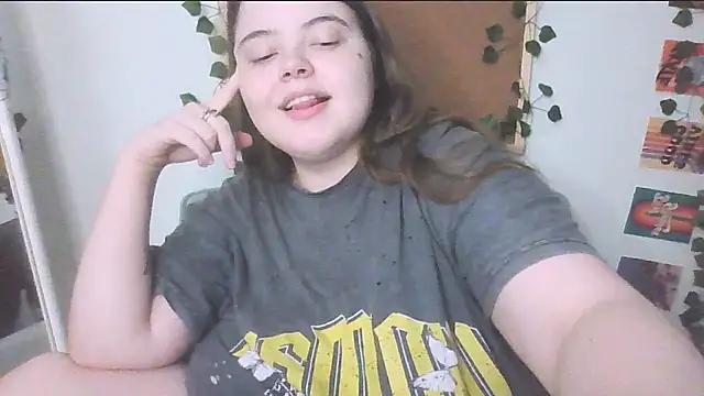 brattyprincessemma online show from September 19, 2025, 5:28 pm