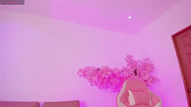 Snapshot of Doll_Isa_ chatting on January 15, 2026, 6:44 pm Doll Isa online show from January 15, 2026, 6:44 pm