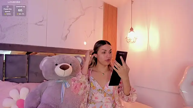 Doll Isa  online show from April 5, 2026, 8:48 pm