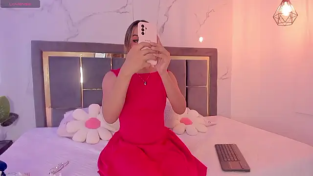 Snapshot of Doll_Isa_ chatting on February 8, 2026, 3:26 am Doll Isa online show from February 8, 2026, 3:26 am