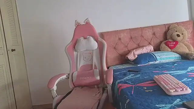 Crystal Star  online show from October 29, 2025, 3:22 pm