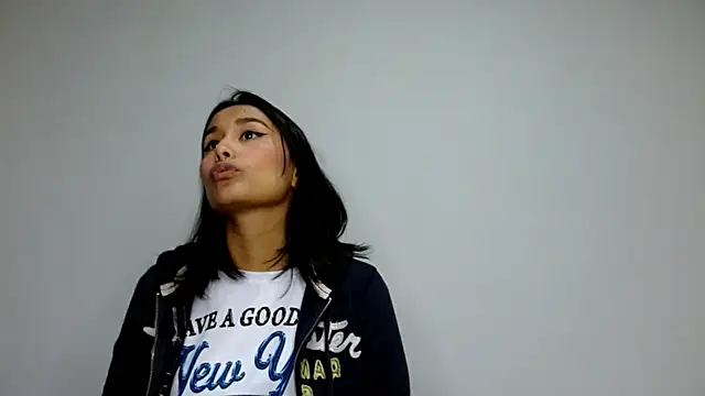 Snapshot of Gia_Lee chatting on October 8, 2025, 3:19 am Gia Lee online show from October 8, 2025, 3:19 am