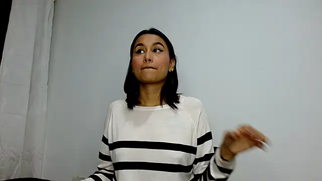 Snapshot of Gia_Lee chatting on September 16, 2025, 2:45 am Gia Lee online show from September 16, 2025, 2:45 am