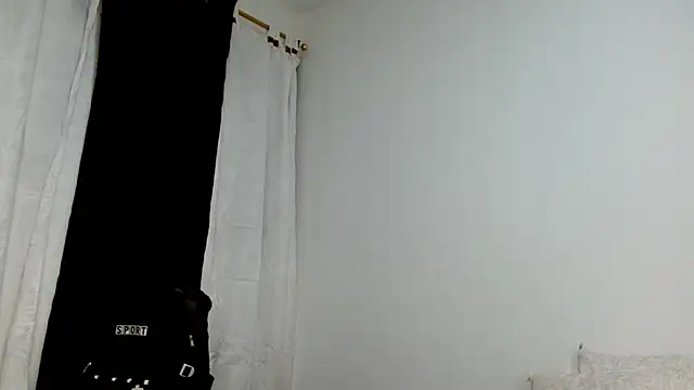 Snapshot of Gia_Lee chatting on September 14, 2025, 4:13 am Gia Lee online show from September 14, 2025, 4:13 am