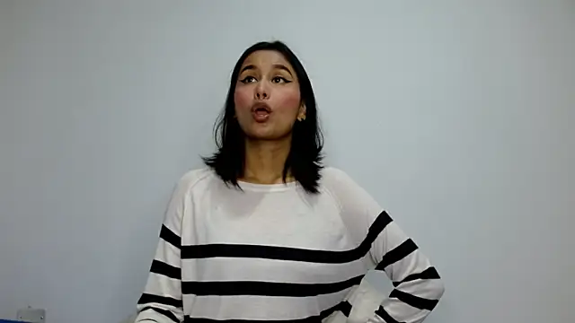 Snapshot of Gia_Lee chatting on September 30, 2025, 2:28 am Gia Lee online show from September 30, 2025, 2:28 am