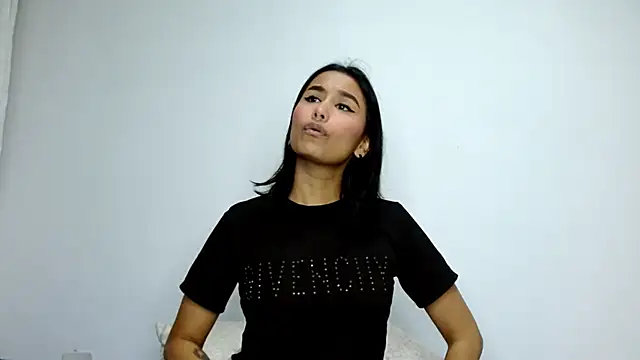 Snapshot of Gia_Lee chatting on October 3, 2025, 3:09 am Gia Lee online show from October 3, 2025, 3:09 am