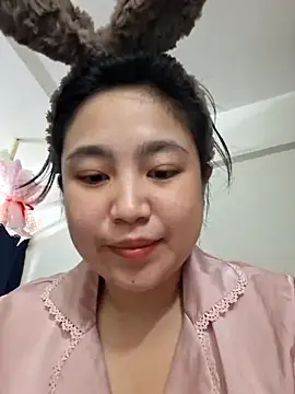 Snapshot of Minn-cute chatting on April 20, 2026, 7:44 am Minn-cute online show from April 20, 2026, 7:44 am
