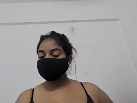 Snapshot of Little_toy_girl chatting on October 5, 2025, 8:43 pm Little toy girl online show from October 5, 2025, 8:43 pm