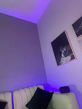 dreamleah  online show from March 8, 2026, 2:04 am