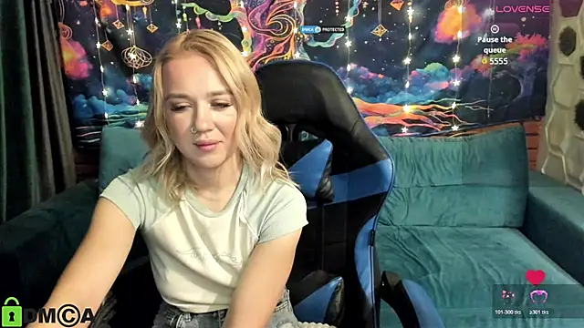 CrystalGirl99 online show from February 2, 2026, 8:46 am