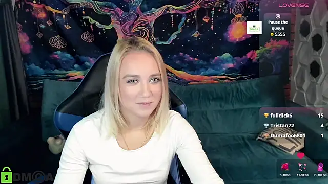 CrystalGirl99 online show from October 27, 2025, 8:48 am