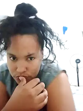 Snapshot of Viviana_h chatting on November 12, 2025, 1:43 am Viviana h online show from November 12, 2025, 1:43 am