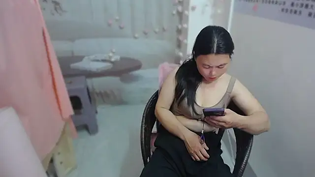 KateCondon online show from April 6, 2026, 4:19 am