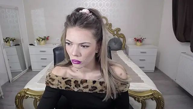 Snapshot of AmberTop chatting on March 30, 2026, 7:43 am AmberTop online show from March 30, 2026, 7:43 am