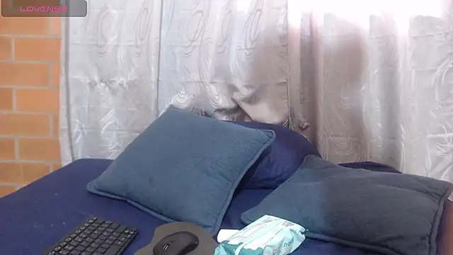 Snapshot of Montserrat_Jay chatting on July 7, 2026, 2:20 pm Montserrat Jay online show from July 7, 2026, 2:20 pm