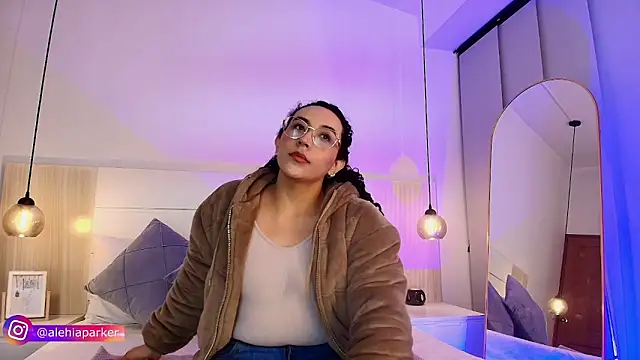 alehia cute online show from October 12, 2025, 2:07 pm