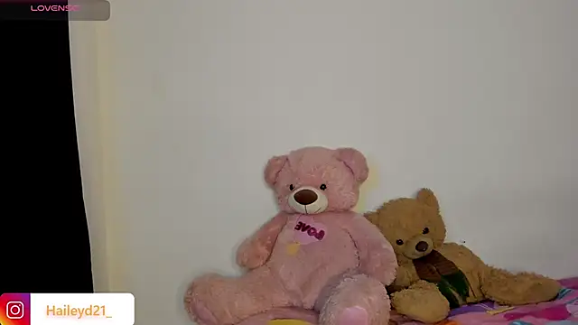 HaileyDuke online show from March 28, 2026, 12:11 am