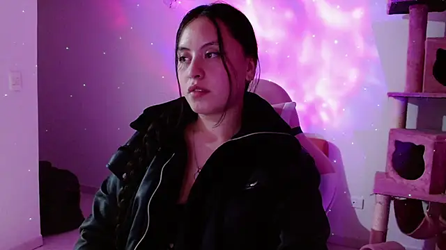 Snapshot of madissooon__ chatting on December 15, 2025, 4:40 am madissooon online show from December 15, 2025, 4:40 am