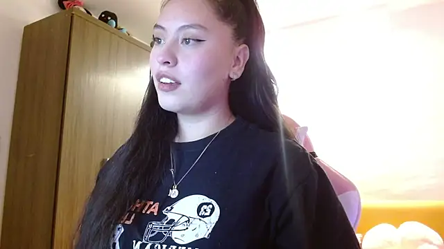 Snapshot of madissooon__ chatting on November 19, 2025, 4:12 am madissooon online show from November 19, 2025, 4:12 am