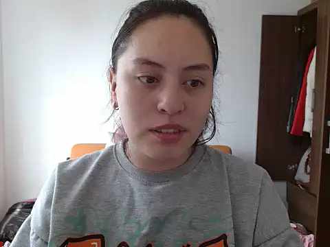 madissooon   online show from October 28, 2025, 7:02 pm