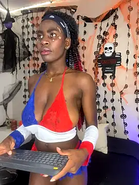 Snapshot of MorenaLush_Eup chatting on October 28, 2025, 4:02 am MorenaLush Eup online show from October 28, 2025, 4:02 am