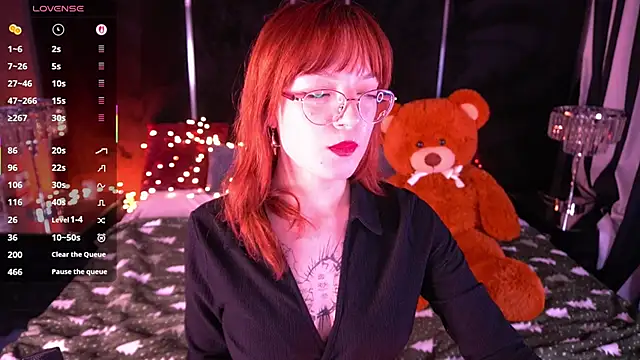 Snapshot of Pixie_Peachh chatting on February 7, 2026, 10:07 pm Pixie Peachh online show from February 7, 2026, 10:07 pm