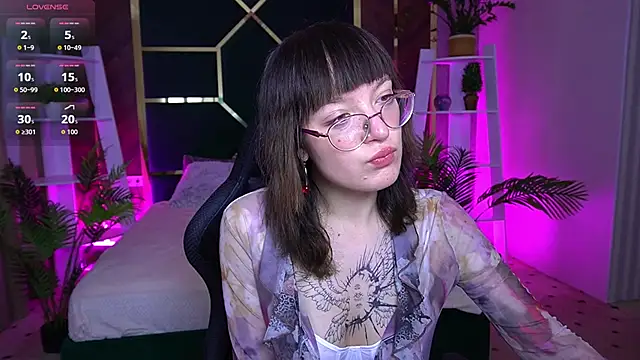 Pixie Peachh online show from November 1, 2025, 2:11 pm