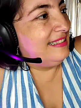 Snapshot of lina_maria99 chatting on October 4, 2025, 7:04 pm lina maria99 online show from October 4, 2025, 7:04 pm