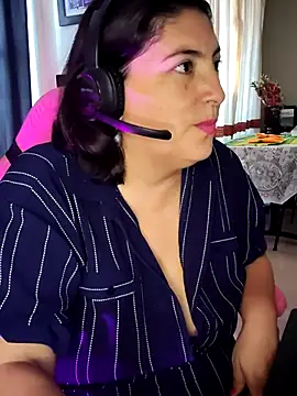 Snapshot of lina_maria99 chatting on September 30, 2025, 10:05 pm lina maria99 online show from September 30, 2025, 10:05 pm