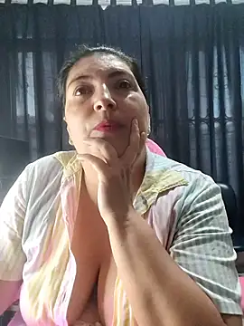 Snapshot of lina_maria99 chatting on October 16, 2025, 10:29 pm lina maria99 online show from October 16, 2025, 10:29 pm