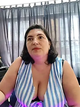 Snapshot of lina_maria99 chatting on November 4, 2025, 3:27 pm lina maria99 online show from November 4, 2025, 3:27 pm