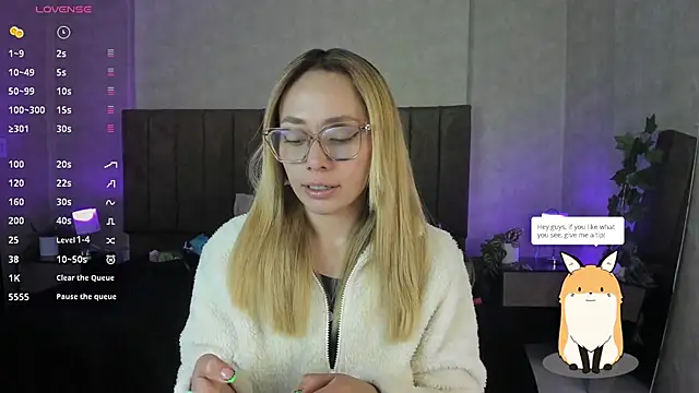 LanaMills  online show from November 4, 2025, 3:43 am