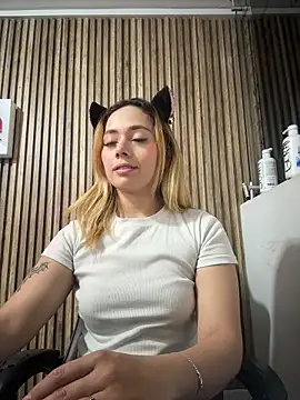 LanaMills  online show from April 1, 2026, 4:36 am