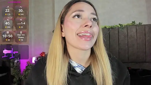 LanaMills  online show from April 17, 2026, 5:32 am