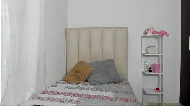 Snapshot of ImEmily444 chatting on November 28, 2025, 12:00 am ImEmily444 online show from November 28, 2025, 12:00 am