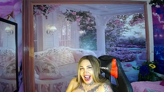 Layla-Watson online show from October 12, 2025, 10:05 am