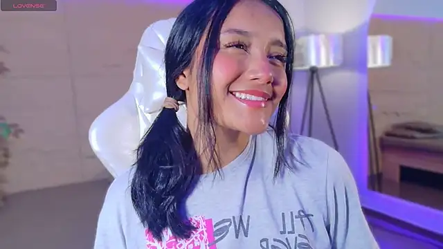 Snapshot of HannahMontgomery chatting on May 12, 2026, 4:46 pm HannahMontgomery online show from May 12, 2026, 4:46 pm