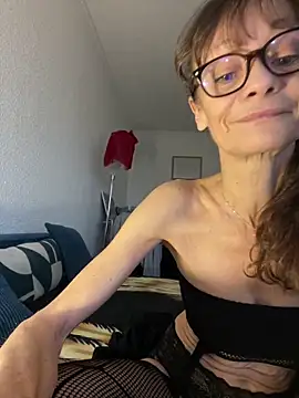 Snapshot of Chris06d22@xh chatting on December 14, 2025, 4:01 pm Chris06d22xh online show from December 14, 2025, 4:01 pm