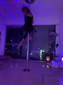 Chris06d22xh online show from April 9, 2026, 8:04 pm