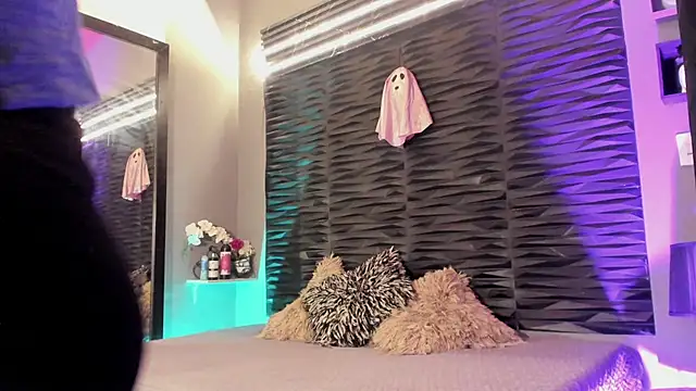 lu styles  online show from September 26, 2025, 4:03 pm