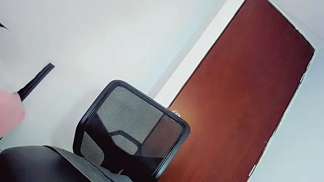 0MEGAN01 online show from September 24, 2025, 7:59 am