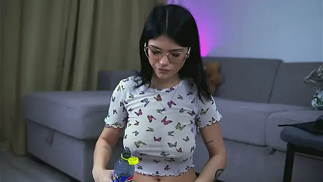 HotMollyX online show from June 5, 2026, 2:49 am