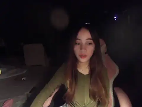 Yummiiieee28 online show from September 23, 2025, 2:07 am